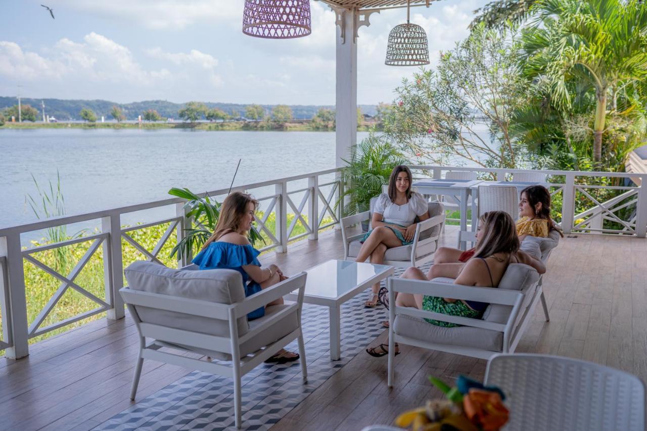 Hotel Casona Del Lago Flores Eksteriør billede