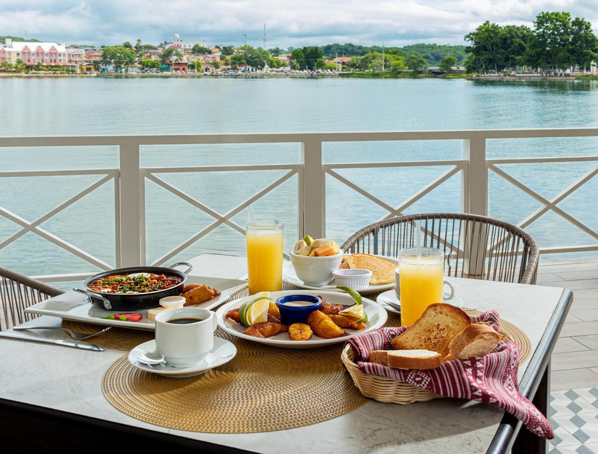 Hotel Casona Del Lago Flores Eksteriør billede