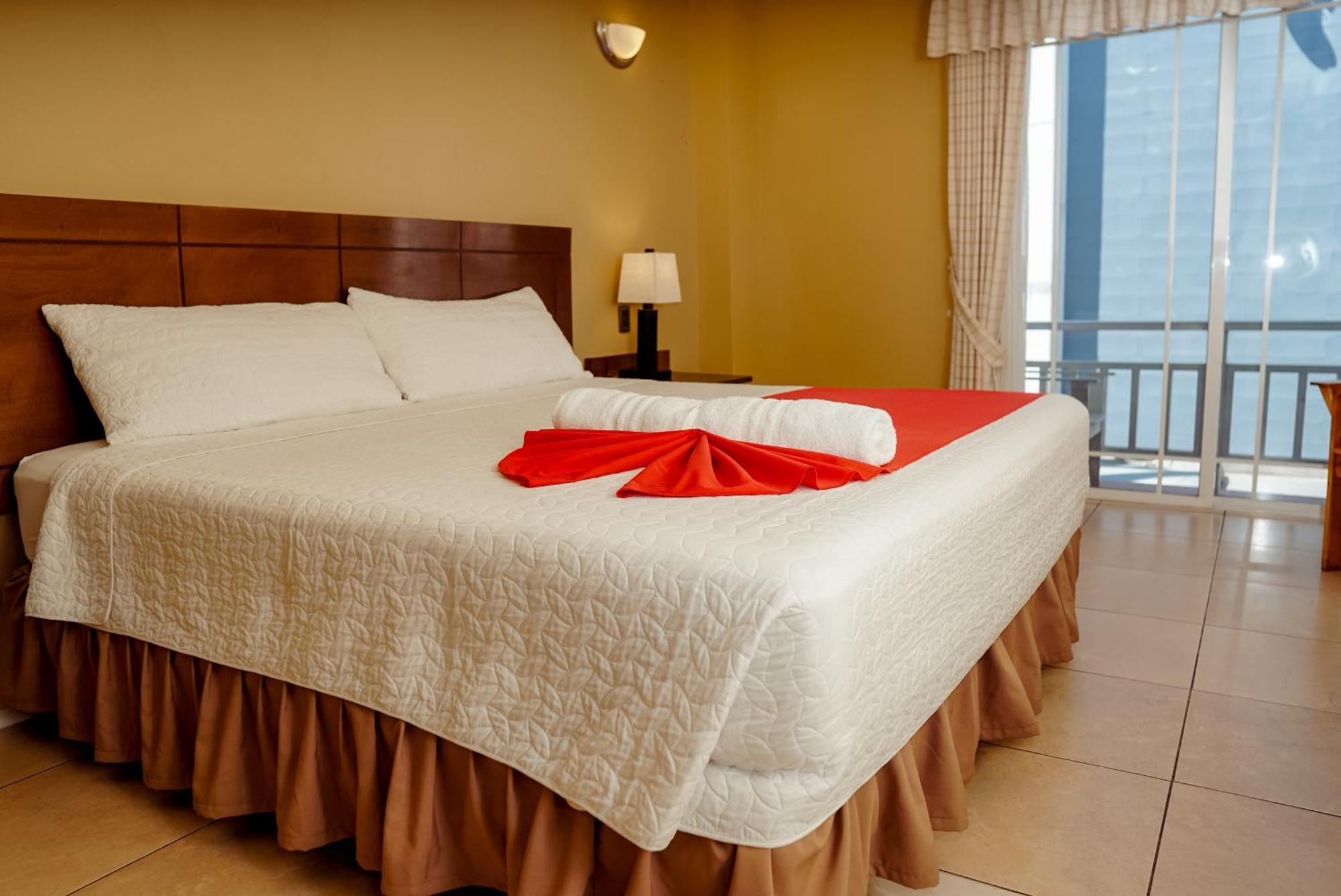 Hotel Casona Del Lago Flores Eksteriør billede