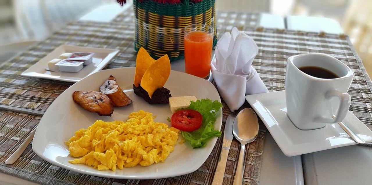 Hotel Casona Del Lago Flores Eksteriør billede